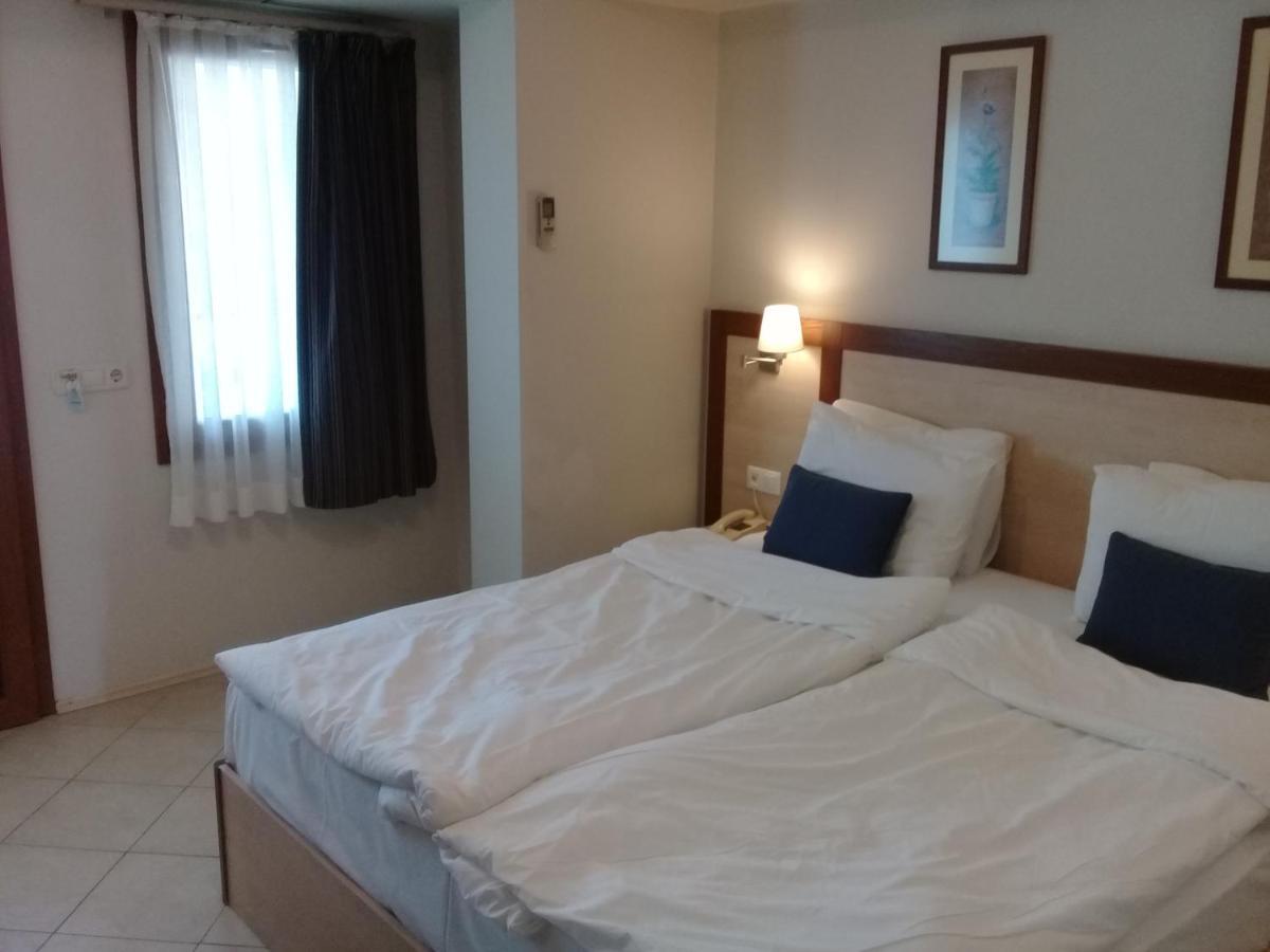 Uzhan Beach Hotel Bitez Exterior photo
