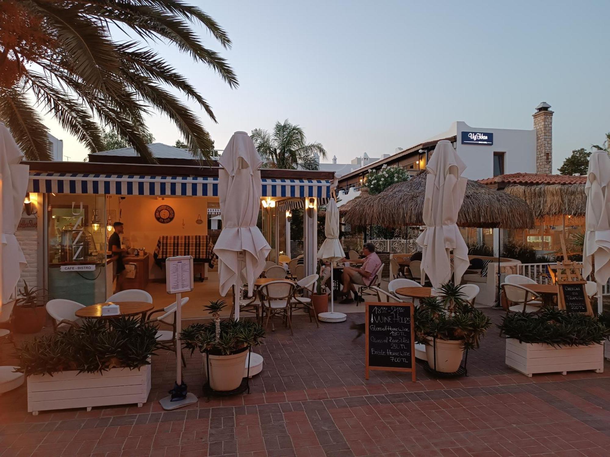 Uzhan Beach Hotel Bitez Exterior photo