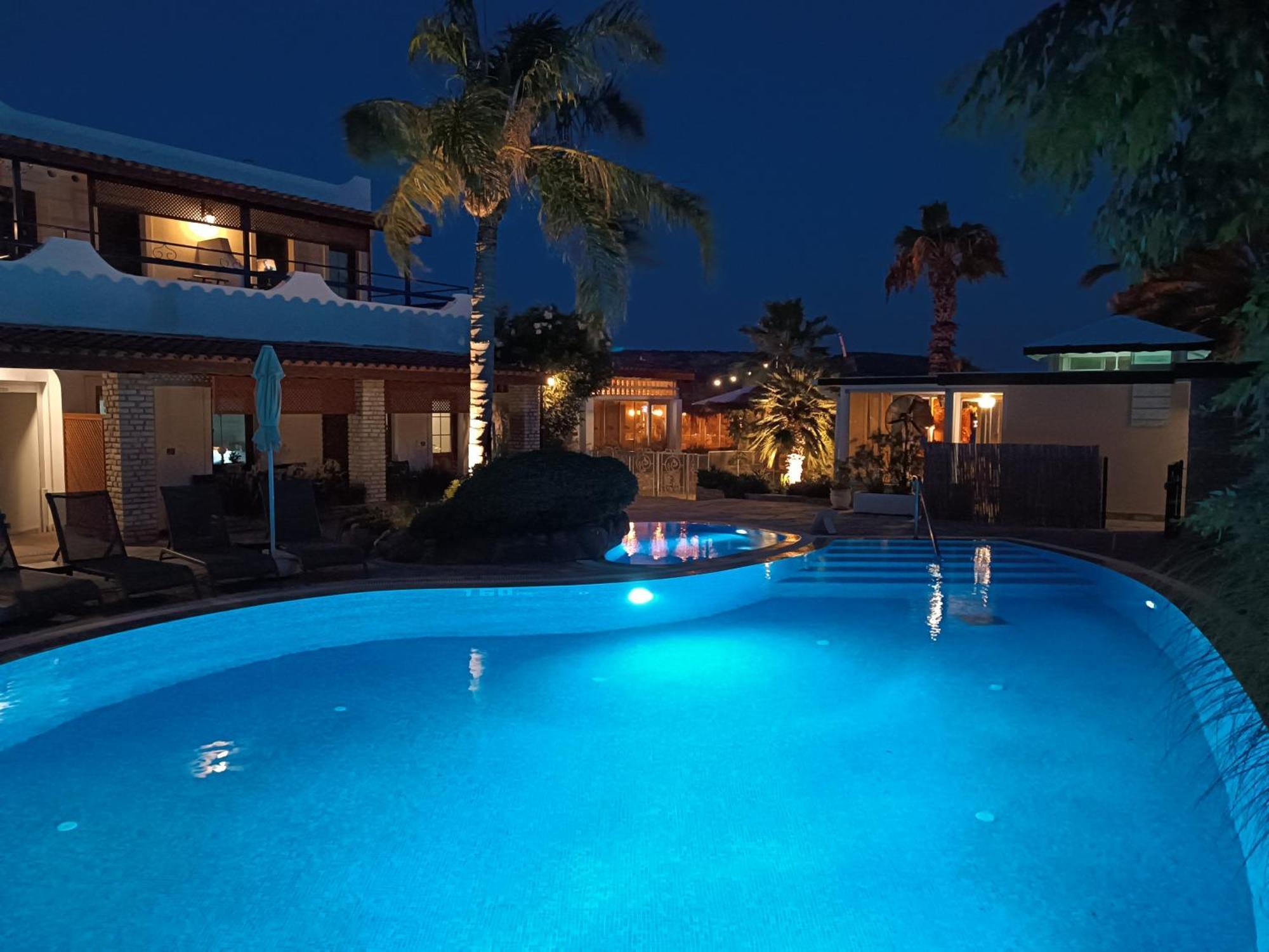 Uzhan Beach Hotel Bitez Exterior photo