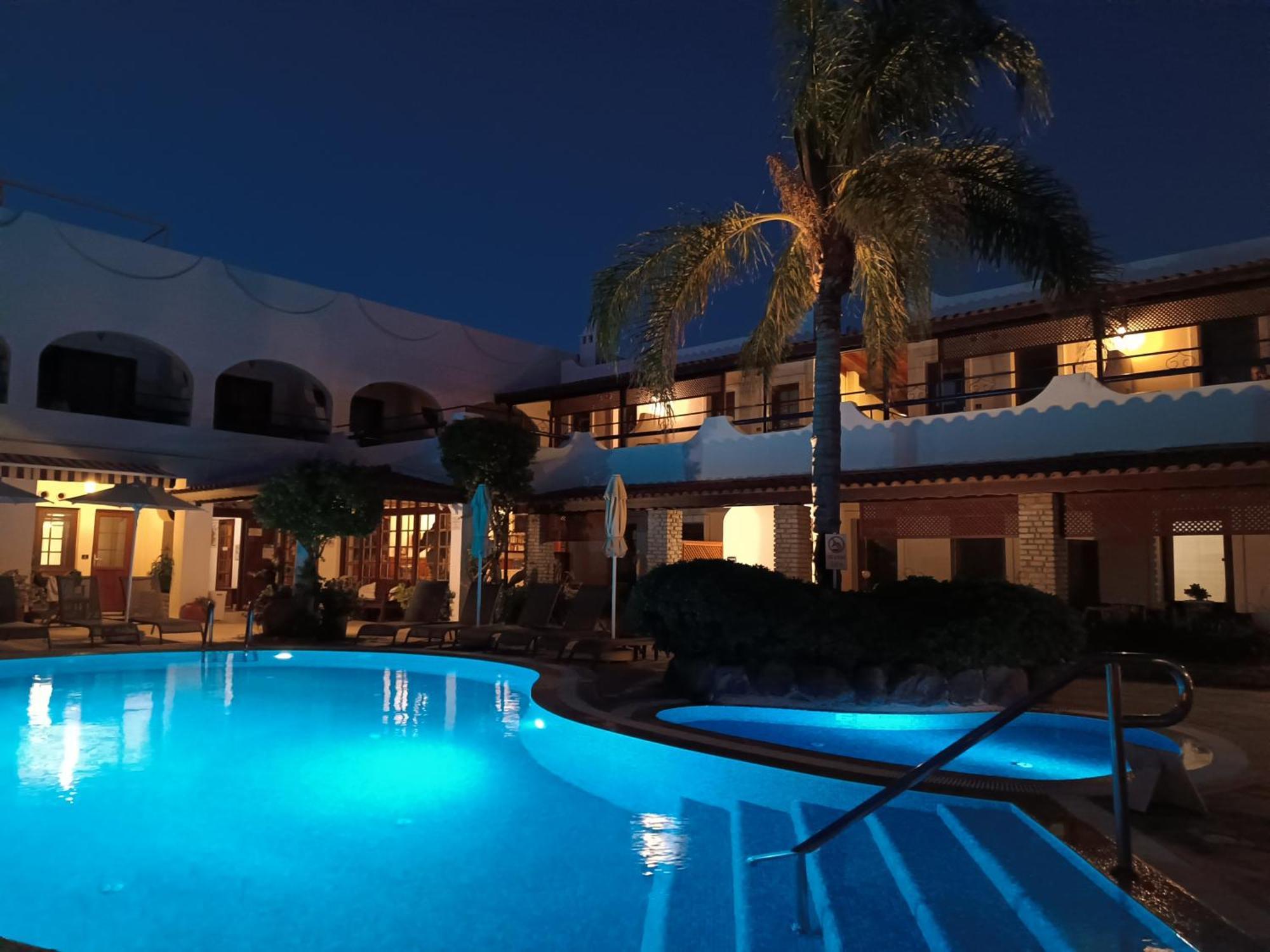 Uzhan Beach Hotel Bitez Exterior photo