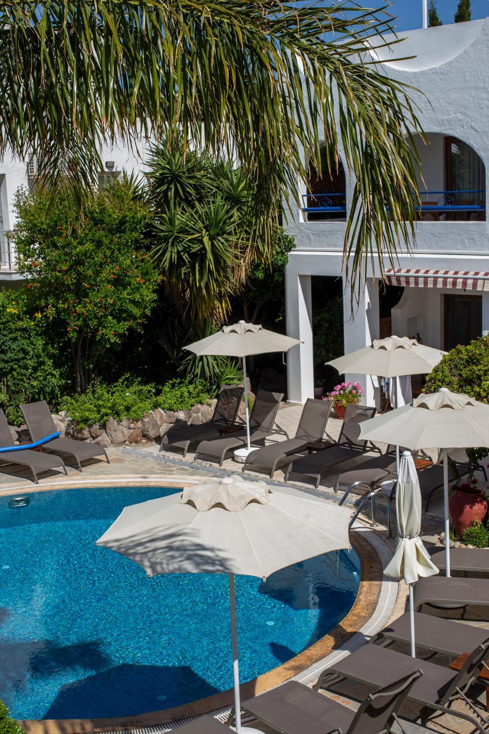 Uzhan Beach Hotel Bitez Exterior photo