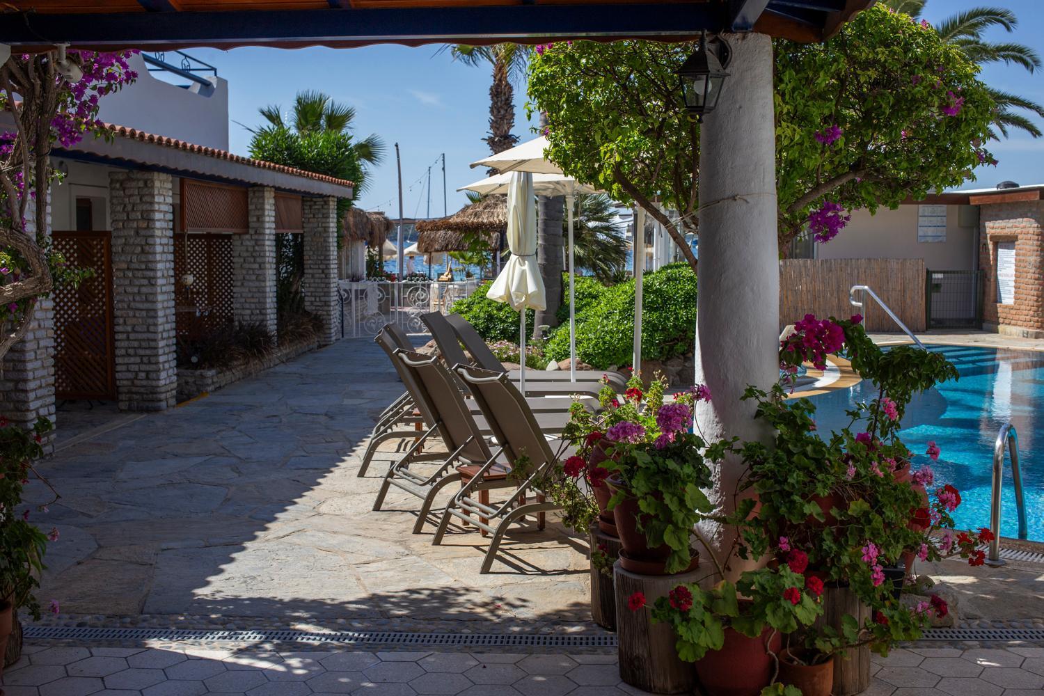 Uzhan Beach Hotel Bitez Exterior photo