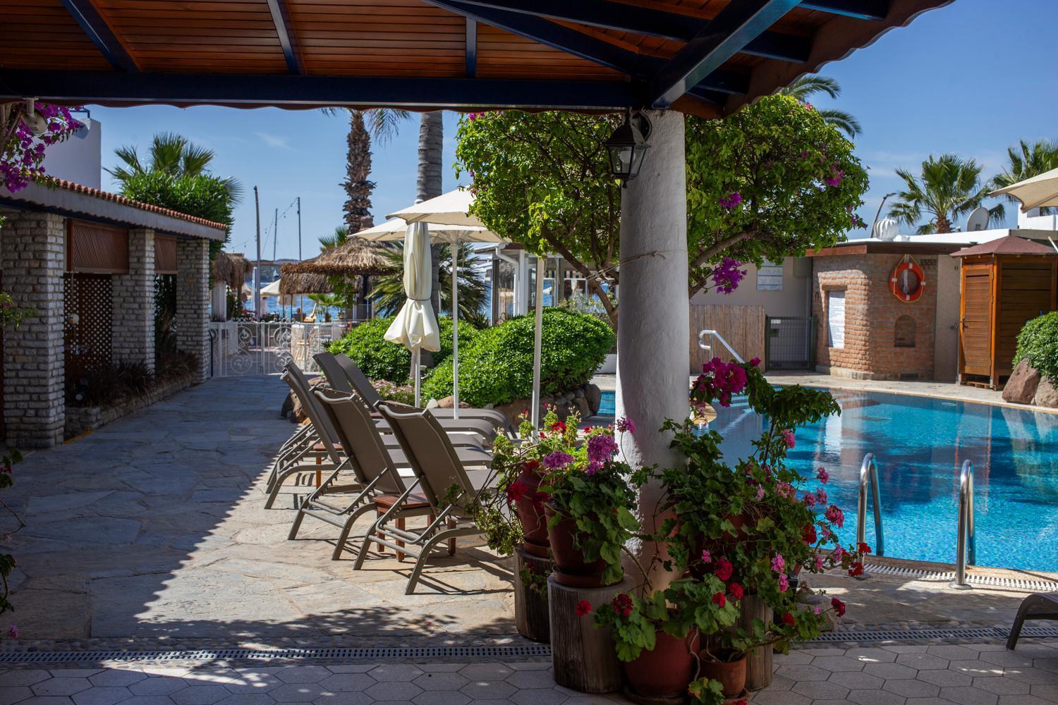Uzhan Beach Hotel Bitez Exterior photo