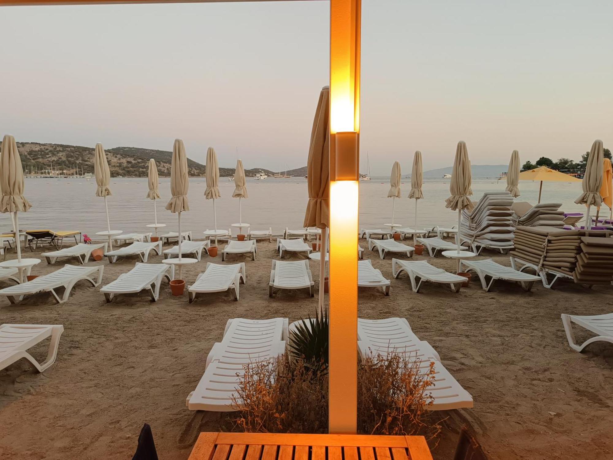Uzhan Beach Hotel Bitez Exterior photo