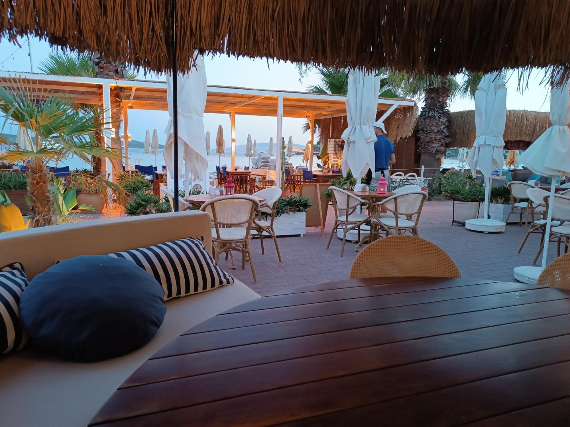 Uzhan Beach Hotel Bitez Exterior photo