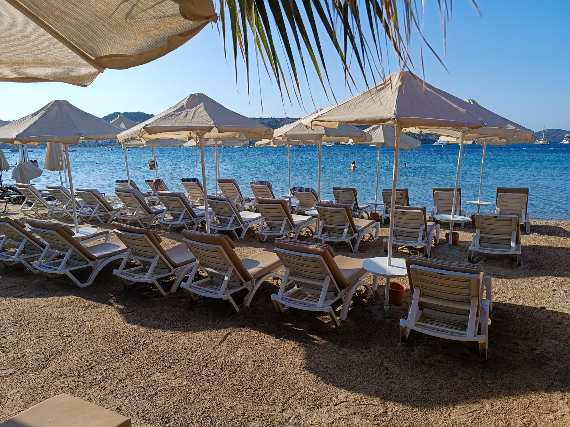 Uzhan Beach Hotel Bitez Exterior photo