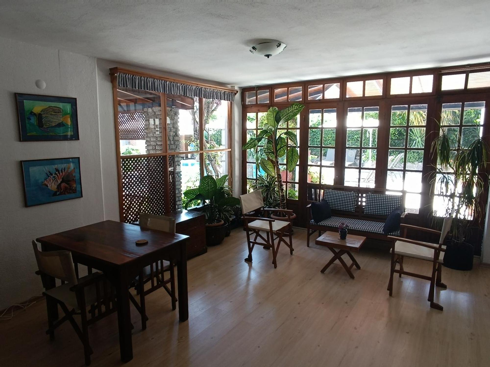 Uzhan Beach Hotel Bitez Exterior photo
