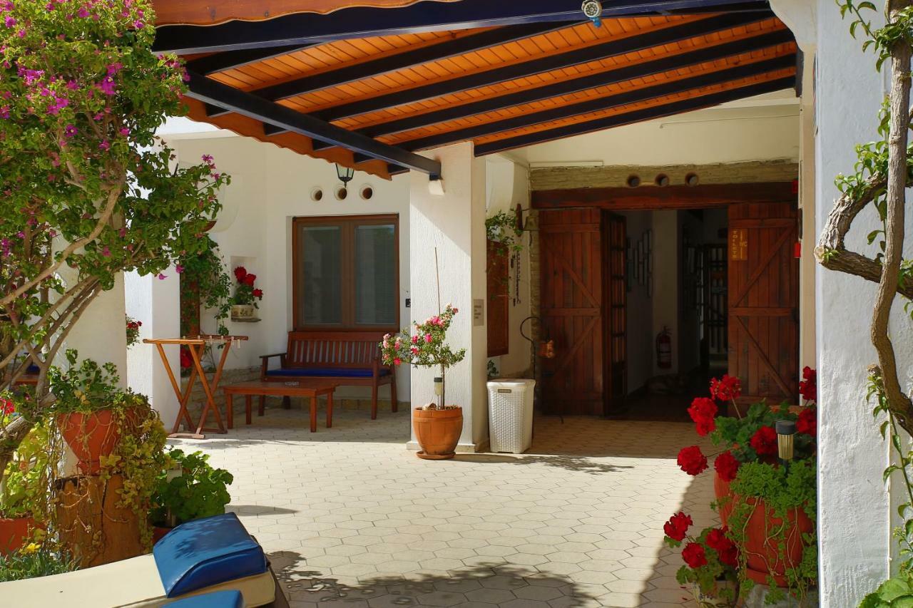 Uzhan Beach Hotel Bitez Exterior photo